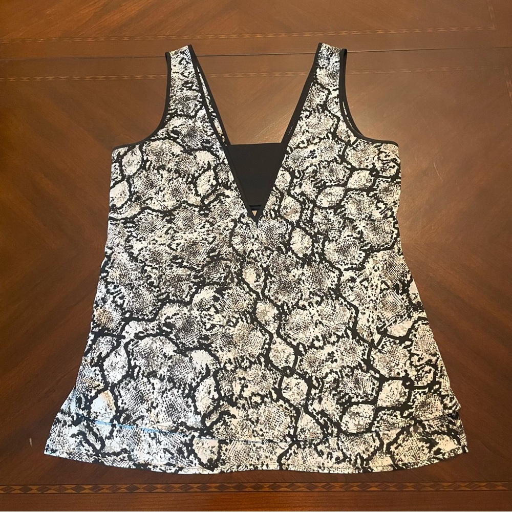 Express Black, White, & Gray Snakeskin Pattern Sleeveless Top